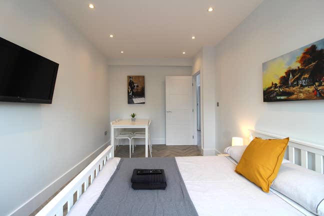 Beautiful double room in the heart of E1 Main Photo