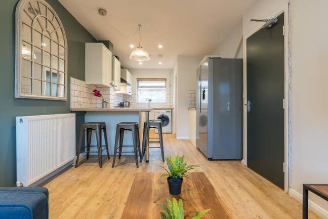 4 Bed Student Flat, Nottingham NG7 4FZ, Avail Now Main Photo
