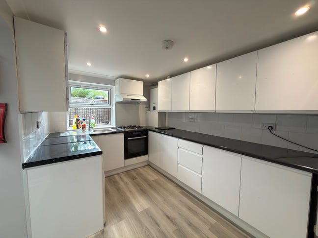 ✨Freshly renovated, partly furnished garden house Main Photo