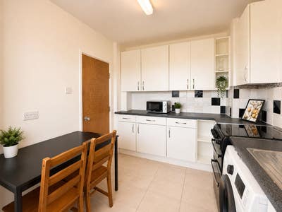 4 Bed Flat near Queen Mary Main Photo