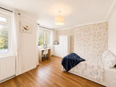 4 Bed Flat near Queen Mary Main Photo