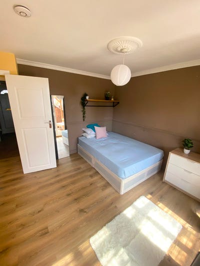 🏡 Large Balcony | move in now  | &pound;1100 ✨ Main Photo