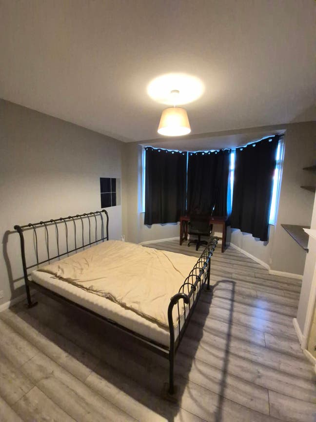 🏡 Spacious Fully Furnished Double Room HA0 🏡 Main Photo