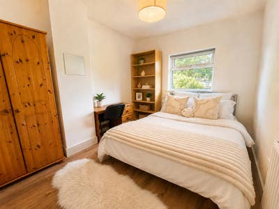 Crombie Avenue | Close to Hospital | Furnished Main Photo
