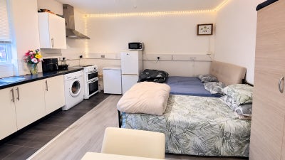 Fully Furnished Studio Flat – Manor Park E12 5JG Main Photo