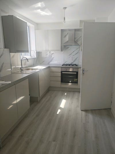 Large 3 bedroom in walthamstow Main Photo