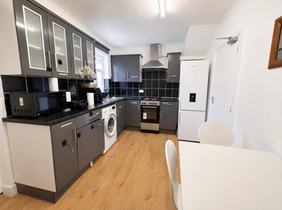 En-Suite Double Room – Mitcham | Couples Welcome Main Photo
