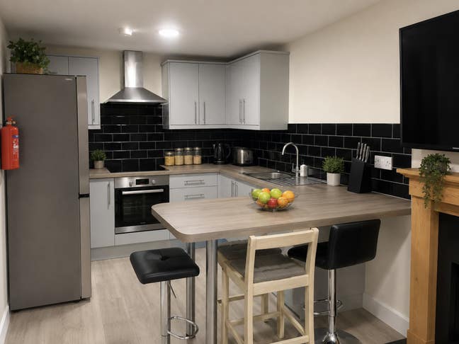 2 Saxton Close  Main Photo