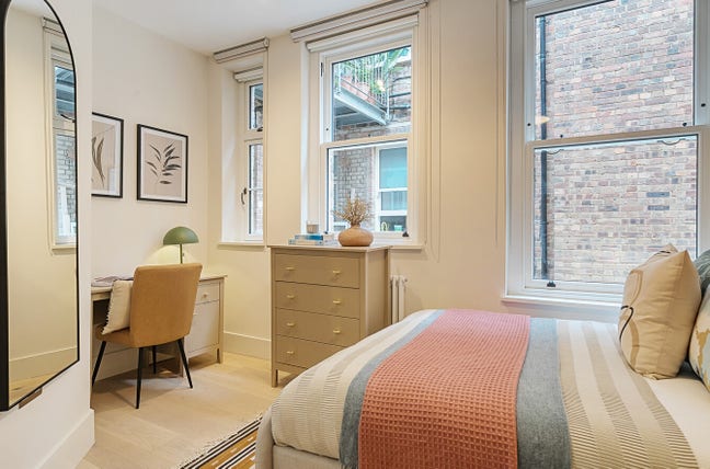 Stunning Room on St Johns Hill  Main Photo