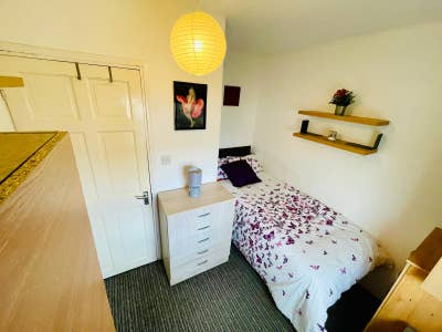 🏡 Affordable Single Rooms in West Acton – Zone 3 Main Photo