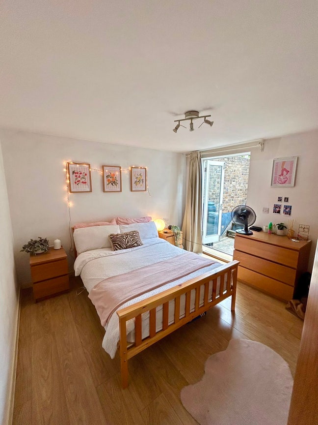 Double room available in a 2 bed flat in Stockwell Main Photo