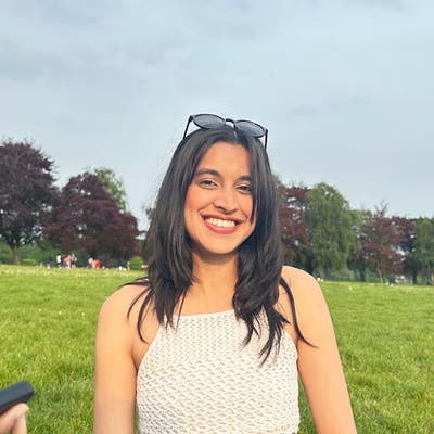2 girls looking for a spacious 2bhk in Reading Main Photo