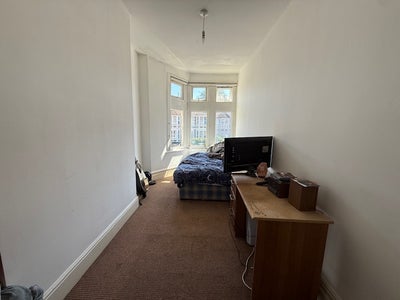  Double room with private lounge. &pound;690 PCM Main Photo