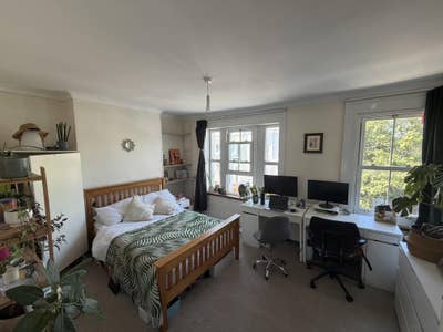 Double room available in Mile End Main Photo