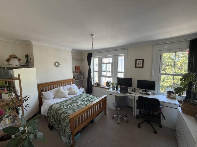 Double room available in Mile End Main Photo