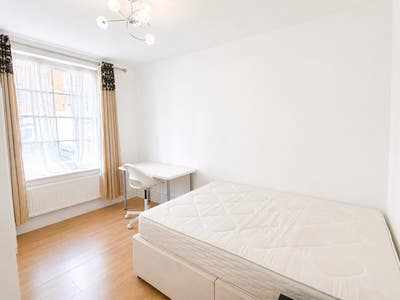 A newly refurbished three-bedroom apartment  Main Photo