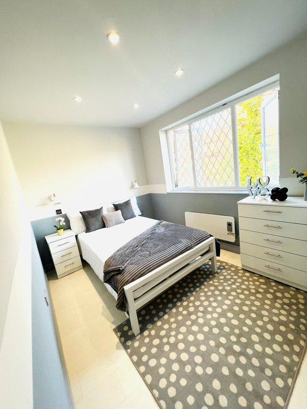 ✨🛌 En-Suite Room to Let in - Mitcham Main Photo