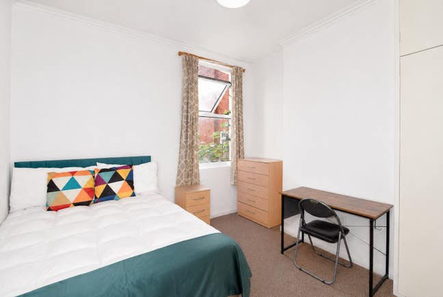 Double Room - Friendly House / Massive garden !  Main Photo