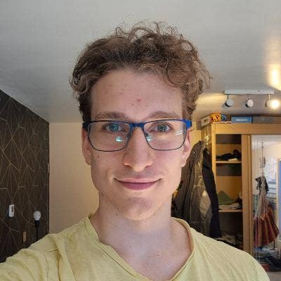 22 year old professional seeking room Main Photo