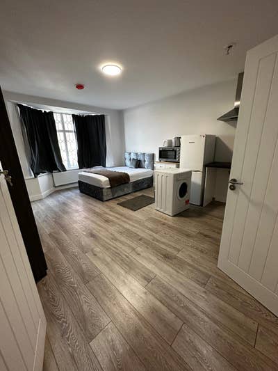 🏡 Studio Flat to Let in 📍Neasden Main Photo