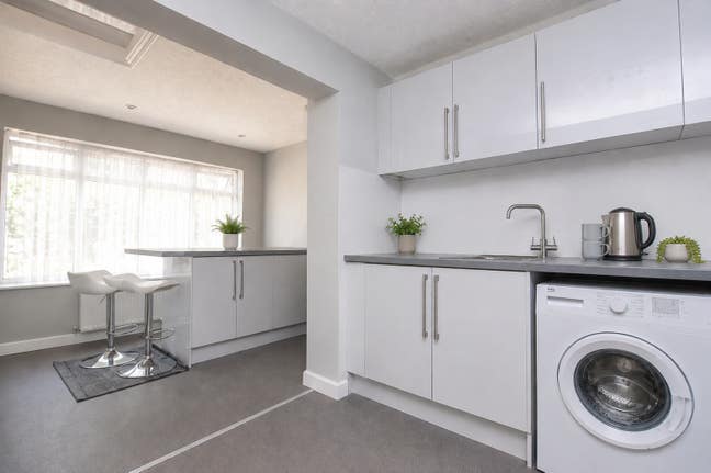 2 Rooms left in spacious 5-Bed Student House Main Photo