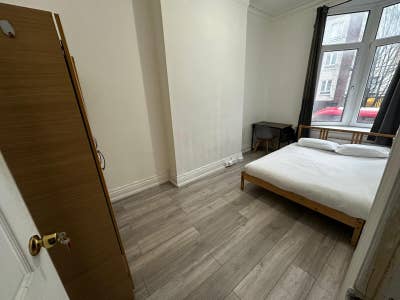 Big Room in Kilburn T Move in Asap !Bills Included Main Photo