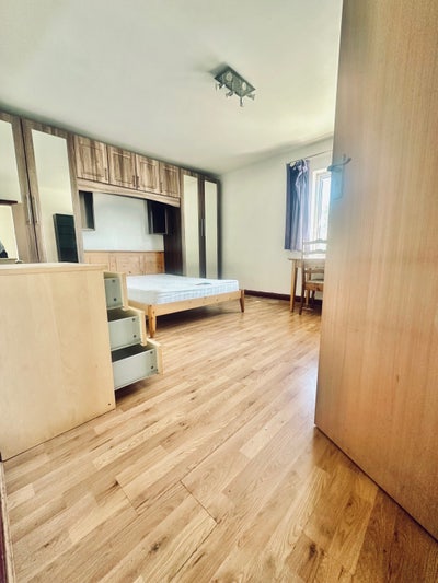 Spacious Double Room in Pinner-All Bills Included Main Photo