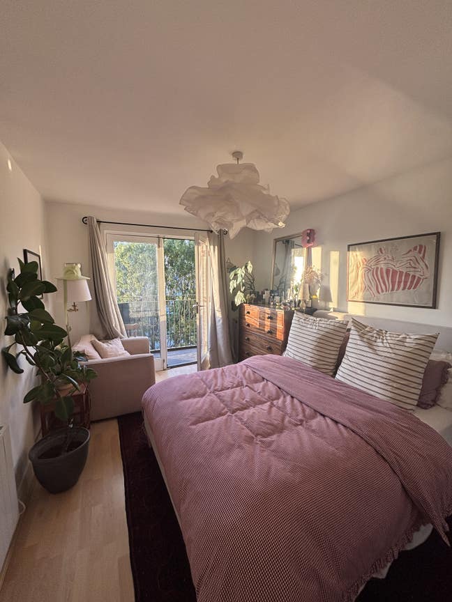 Sept Sublet in Sunny, Spacious E1 2BD Flat Main Photo