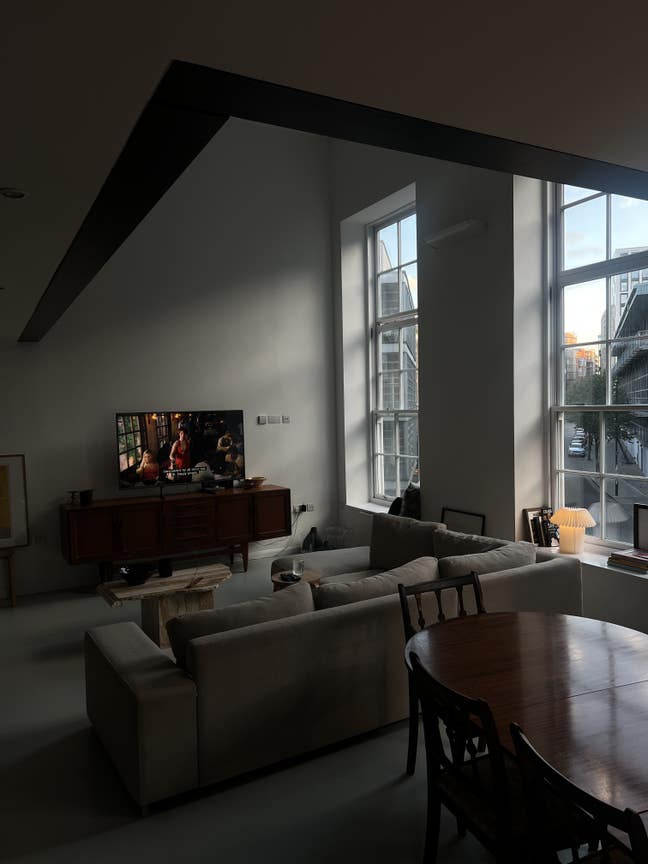 Cosy double room in large Islington flat Main Photo