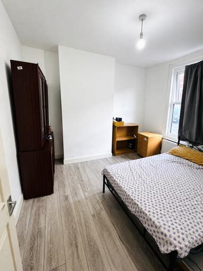 Room available to rent Main Photo