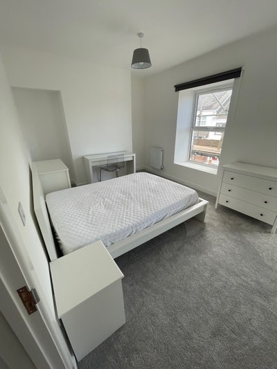 Double room in a modern and comfortable home Main Photo