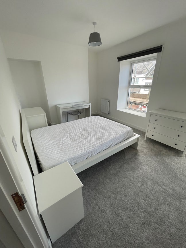 Double room in a modern and comfortable home Main Photo