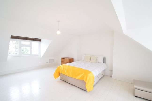 Hassle-Free Rental – J3 Min from Underground !  Main Photo