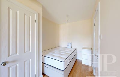 1 Bedroom House Share, Friars Rookery, Crawley, RH Main Photo