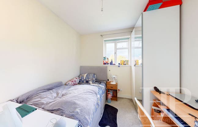 1 Bed Room houseshare, The Link, Crawley, RH11 Main Photo