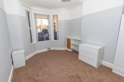 1 double room at 124 Bedford St Main Photo