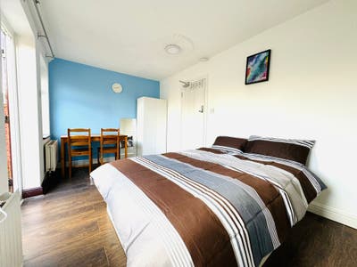 East London – E14 🏠 Poplar / Langdon Park Zone 2 Main Photo