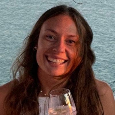 Professional Female seeks a double room Main Photo