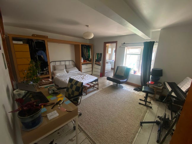 Large Double Bedroom with En suite in St Pauls Main Photo