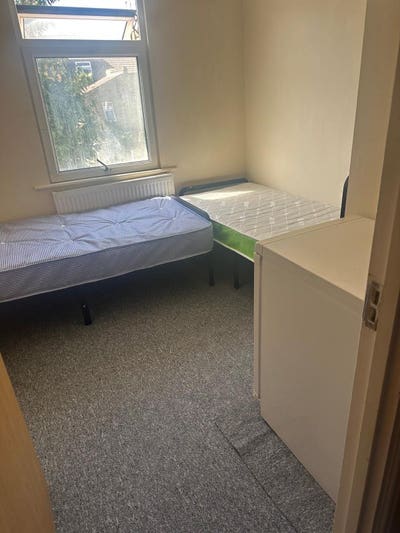 Spacious Double Room in Plumstead (SE18)  Main Photo