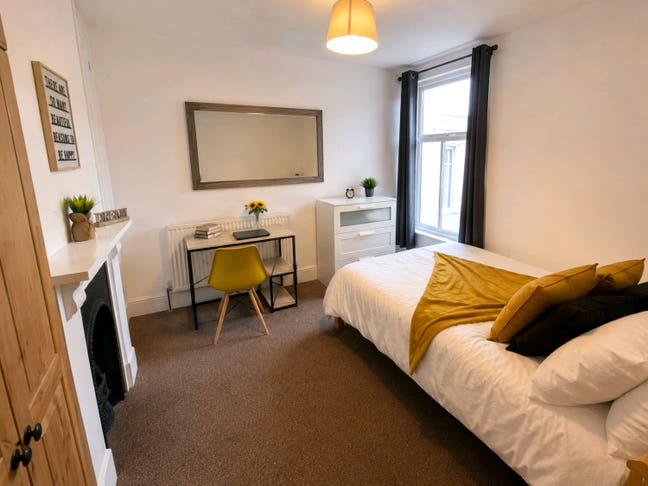 PO4 | &pound;620 | Easy Move | Double| Bills Inc Main Photo