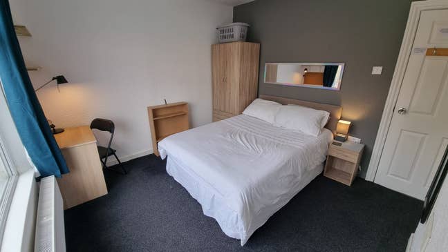 Superb 4 bedroom student house near Bolton Uni Main Photo
