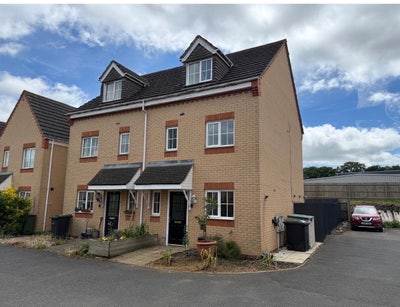 4 bedroom newly decorated semi detached house Main Photo