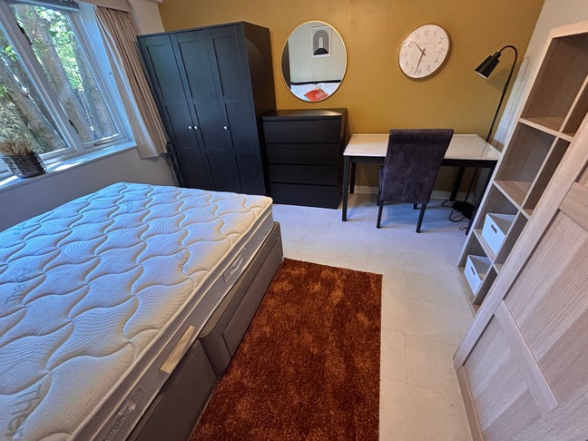 Wimbledon - double room available in quiet area Main Photo