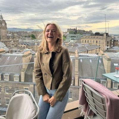 Professional looking for a furnished double room  Main Photo