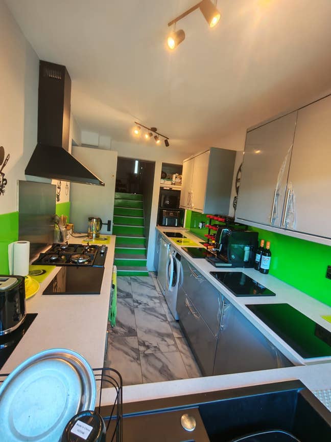 Single room in large house  Main Photo