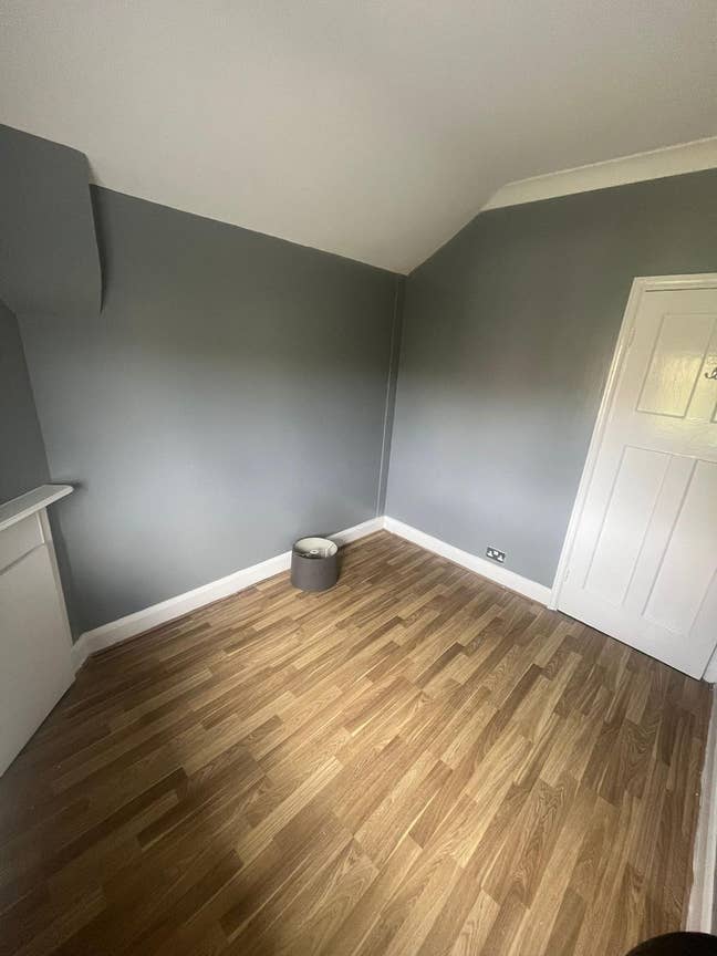 1 DOUBLE bedroom Main Photo