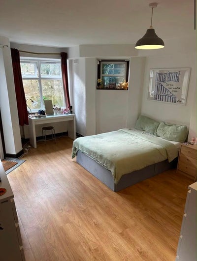 Large double room with private patio  Main Photo