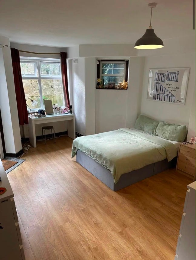 Large double room with private patio  Main Photo
