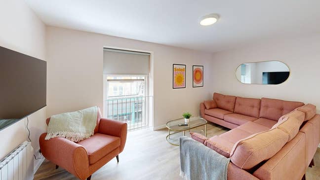4 Rooms Available in Stunning 6-bed Flat Main Photo